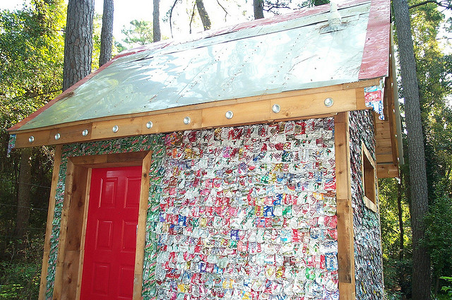 casa con materiales reciclados